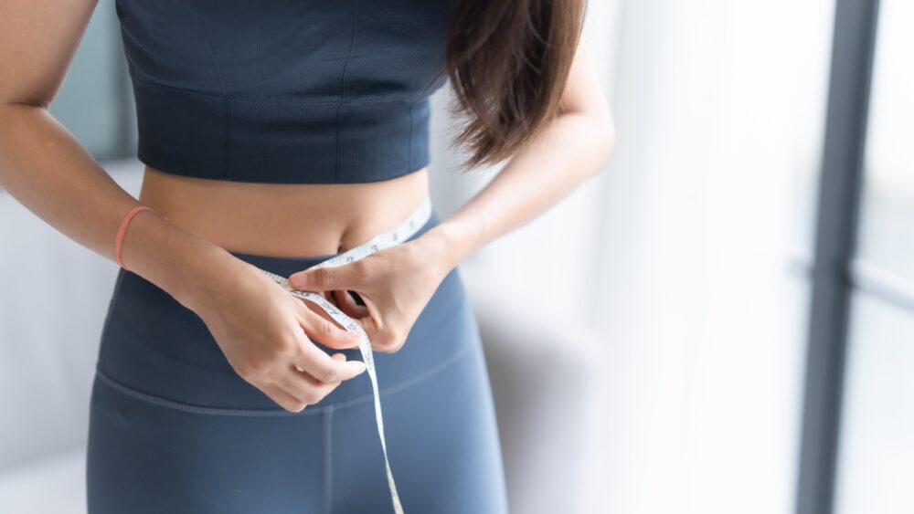 下腹ぽっこりは解消できる?ピラティスの効果やエクササイズも!